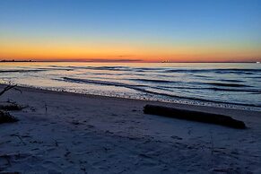 Stunning Views & Waterfront Fun: Aloe Bay Home