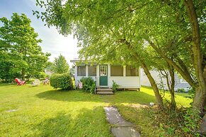 Charming Cottage w/ Yard < 1 Mi to Lake Erie!
