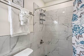 Hot Tub & 2 Game Rooms: Family Poconos Getaway!