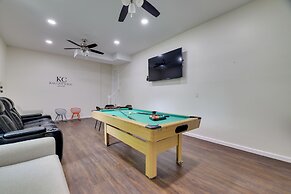Hot Tub & 2 Game Rooms: Family Poconos Getaway!