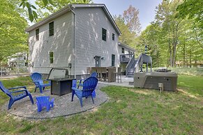 Hot Tub & 2 Game Rooms: Family Poconos Getaway!