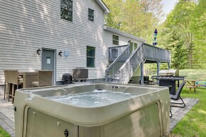 Hot Tub & 2 Game Rooms: Family Poconos Getaway!