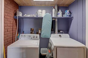 Lake Cabin w/ King Bed, Foodie Kitchen, & Views