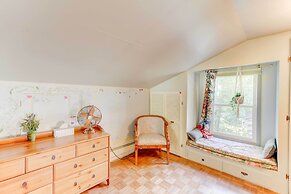 Lake Cabin w/ King Bed, Foodie Kitchen, & Views