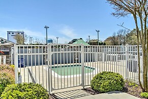 Stroll to Shore: Condo w/ Pool in Ocean City!