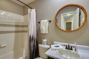 Ski-in Retreat w/ Pool Access: 2 Blocks to Main St