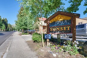 Ski-in Retreat w/ Pool Access: 2 Blocks to Main St