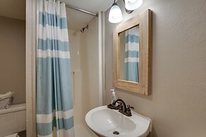 Ski-in Retreat w/ Pool Access: 2 Blocks to Main St