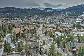 Ski-in Retreat w/ Pool Access: 2 Blocks to Main St