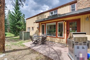 Ski-in Retreat w/ Pool Access: 2 Blocks to Main St