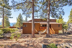 1 Mi to Lake Tahoe: Home w/ Hot Tub & Decks
