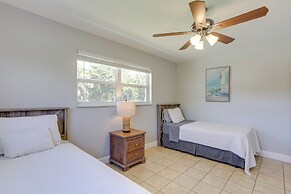 Pet-friendly Palm Beach Pad - 1 Mi to the Ocean!