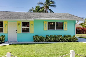 Pet-friendly Palm Beach Pad - 1 Mi to the Ocean!