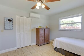 Pet-friendly Palm Beach Pad - 1 Mi to the Ocean!