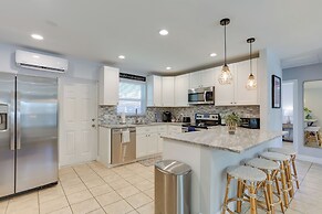 Pet-friendly Palm Beach Pad - 1 Mi to the Ocean!