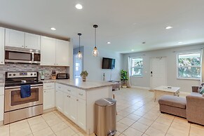 Pet-friendly Palm Beach Pad - 1 Mi to the Ocean!