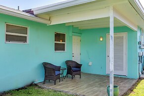 Pet-friendly Palm Beach Pad - 1 Mi to the Ocean!