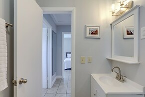 Pet-friendly Palm Beach Pad - 1 Mi to the Ocean!