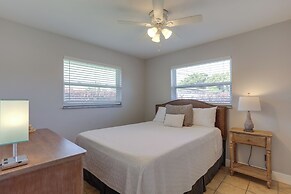 Pet-friendly Palm Beach Pad - 1 Mi to the Ocean!