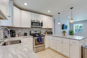 Pet-friendly Palm Beach Pad - 1 Mi to the Ocean!