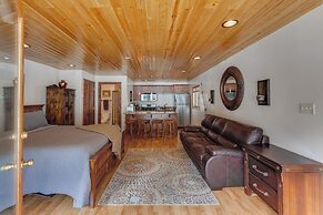 Cozy Streamside Studio - 2 Mi to Taos Ski Resort!