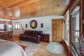 Cozy Streamside Studio - 2 Mi to Taos Ski Resort!