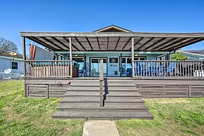 Gun Barrel City Home w/ Hot Tub!