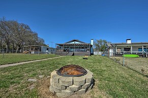 Gun Barrel City Home w/ Hot Tub!