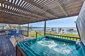 Gun Barrel City Home w/ Hot Tub!
