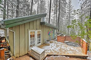 Loch Lomond Cabin w/ Hot Tub, Near Wineries!