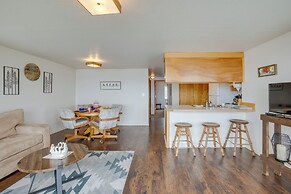 Smith River Vintage Cabin: Oceanfront Deck + Views