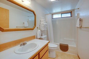 Smith River Vintage Cabin: Oceanfront Deck + Views