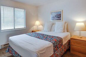 Smith River Vintage Cabin: Oceanfront Deck + Views