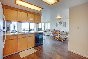 Smith River Vintage Cabin: Oceanfront Deck + Views