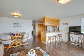 Smith River Vintage Cabin: Oceanfront Deck + Views