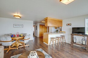 Smith River Vintage Cabin: Oceanfront Deck + Views