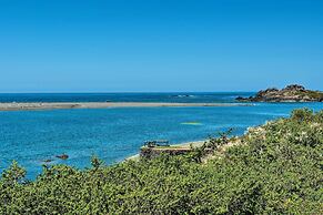 Smith River Vintage Cabin: Oceanfront Deck + Views