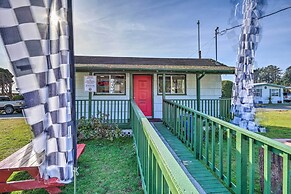 Smith River Vintage Cabin: Oceanfront Deck + Views