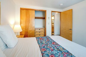 Smith River Vintage Cabin: Oceanfront Deck + Views