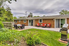 Charming Hyannis Cottage: 1 Mi to Beach!