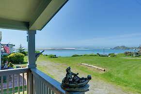 Smith River Home w/ Boat Launch & Ocean Views