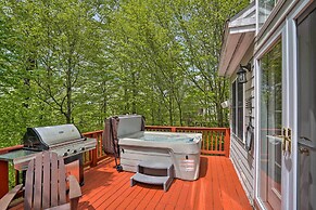 Family-friendly Hancock Home: Walk to Slopes!