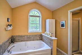 Family-friendly Hancock Home: Walk to Slopes!