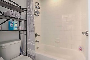 Spacious Denver Townhome Near Central Park!