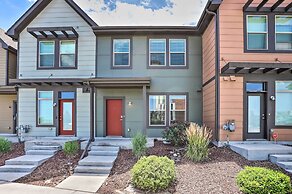 Spacious Denver Townhome Near Central Park!