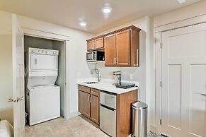 Anchorage Getaway w/ Mtn Views < 5 Mi to Zoo!