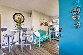 Sunny Central Condo: Lanai & Community Pool Access