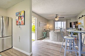 Sunny Central Condo: Lanai & Community Pool Access