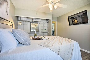 Sunny Central Condo: Lanai & Community Pool Access