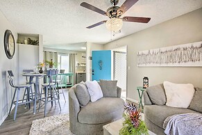 Sunny Central Condo: Lanai & Community Pool Access